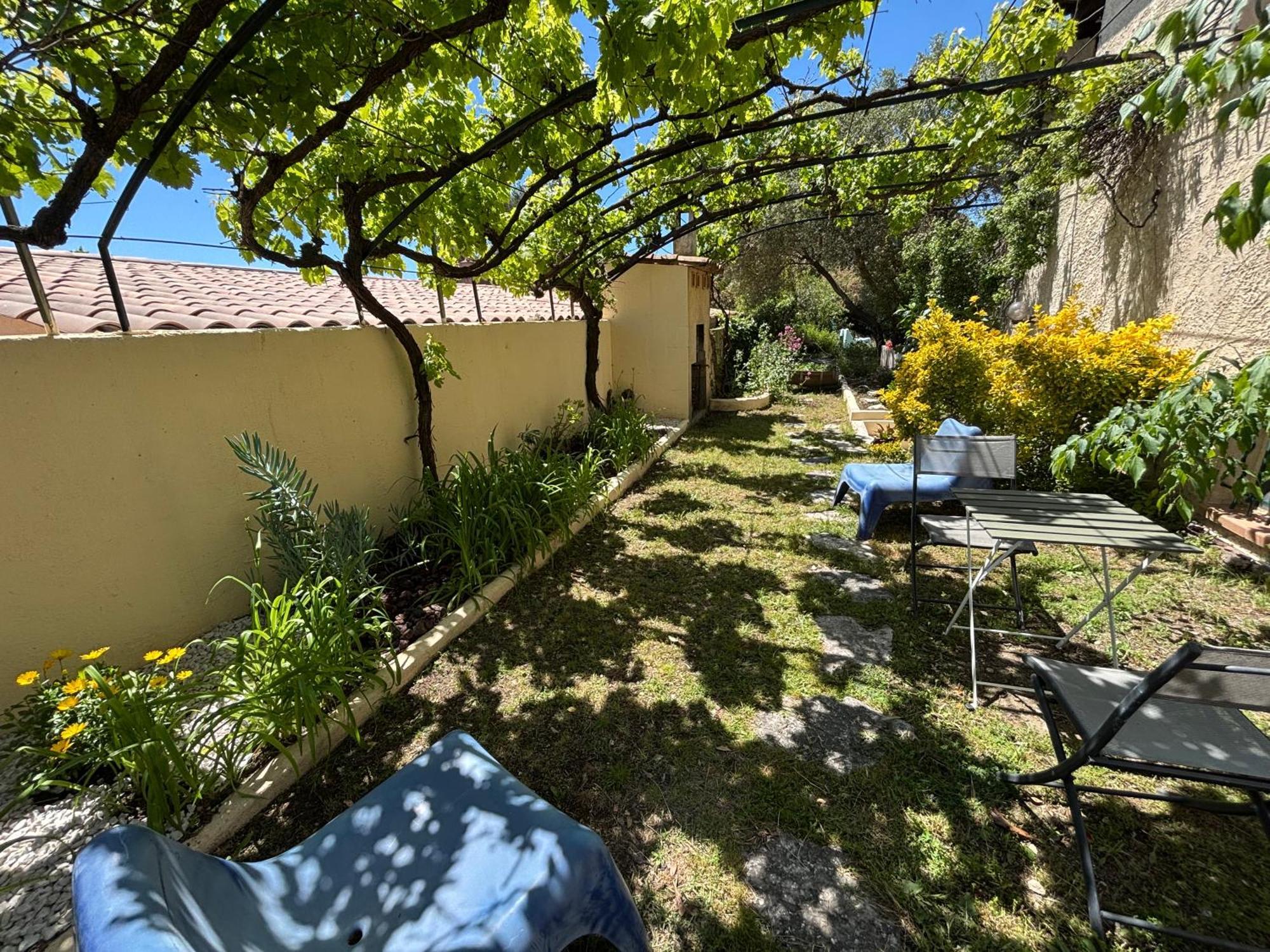 Evasion En Provence Bas De Villa Avec Jardin & Vignes, Soleil & Fraicheur Mirabeau Exteriér fotografie